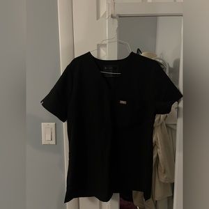 Figs Women’s Catarina One-Pocket Top - Black